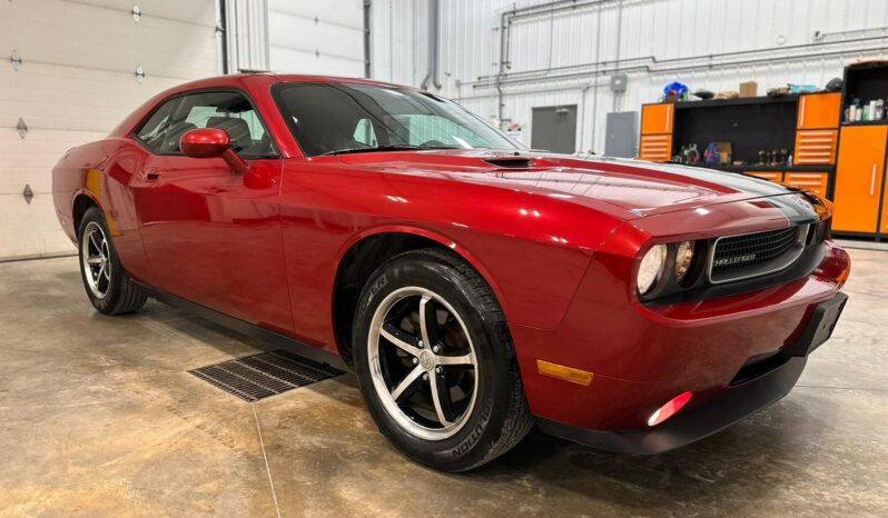 
								2010 DODGE CHALLENGER SXT   FULLY LOADED CLEAN TITLE full									