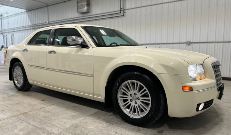 
								2010 CHRYSLER 300 TOURING  FULLY LOADED CLEAN TITLE full									