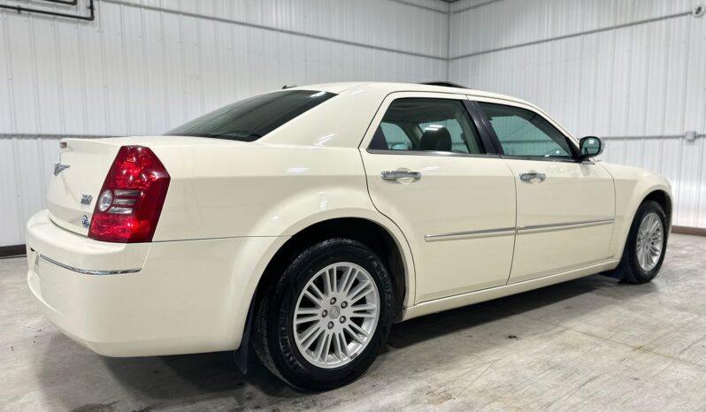 
								2010 CHRYSLER 300 TOURING  FULLY LOADED CLEAN TITLE full									