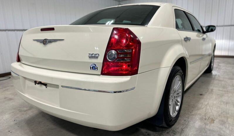 
								2010 CHRYSLER 300 TOURING  FULLY LOADED CLEAN TITLE full									