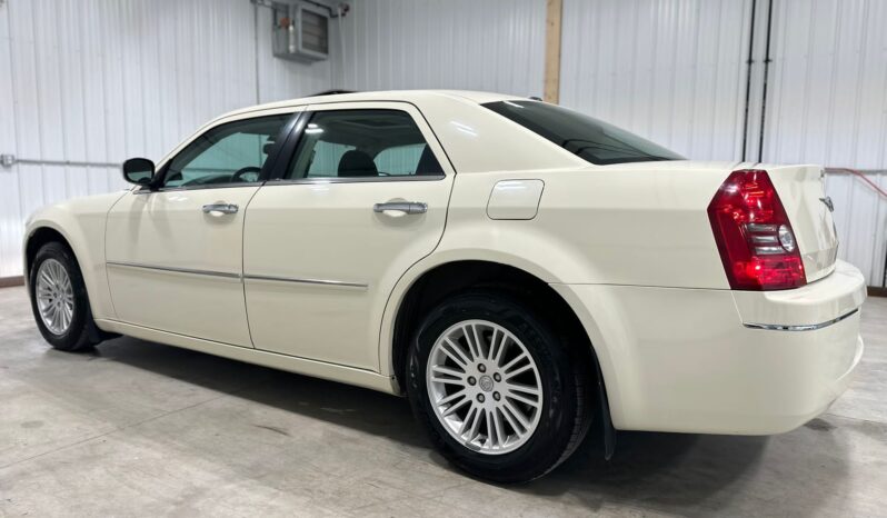 
								2010 CHRYSLER 300 TOURING  FULLY LOADED CLEAN TITLE full									