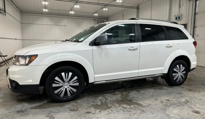 
								2017 DODGE JOURNEY CROSSROAD AWD fully loaded clean title full									