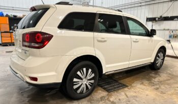 
										2017 DODGE JOURNEY CROSSROAD AWD fully loaded clean title full									