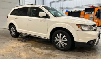 
										2017 DODGE JOURNEY CROSSROAD AWD fully loaded clean title full									