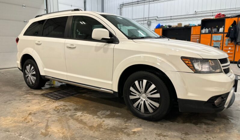 
								2017 DODGE JOURNEY CROSSROAD AWD fully loaded clean title full									