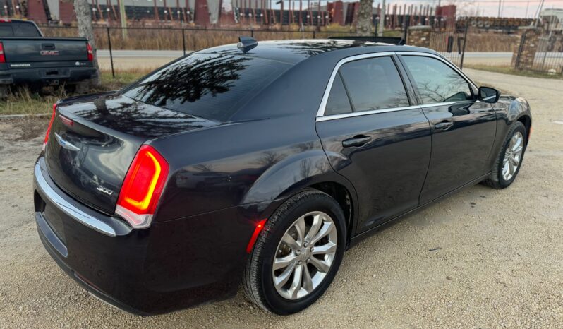 
								2018 Chrysler 300 TOURING AWD CLEAN TITLE FULLY LOADED full									