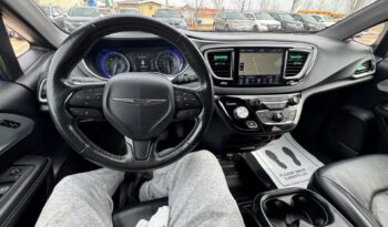 
										2020 CHRYSLER PACIFICA TOURING L fully loaded clean title full									