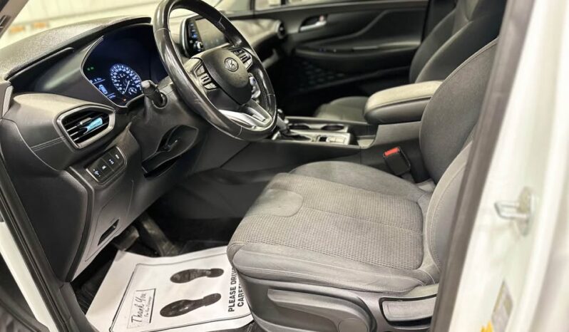 
								2019 HYUNDAI SANTA FE clean title AWD full									