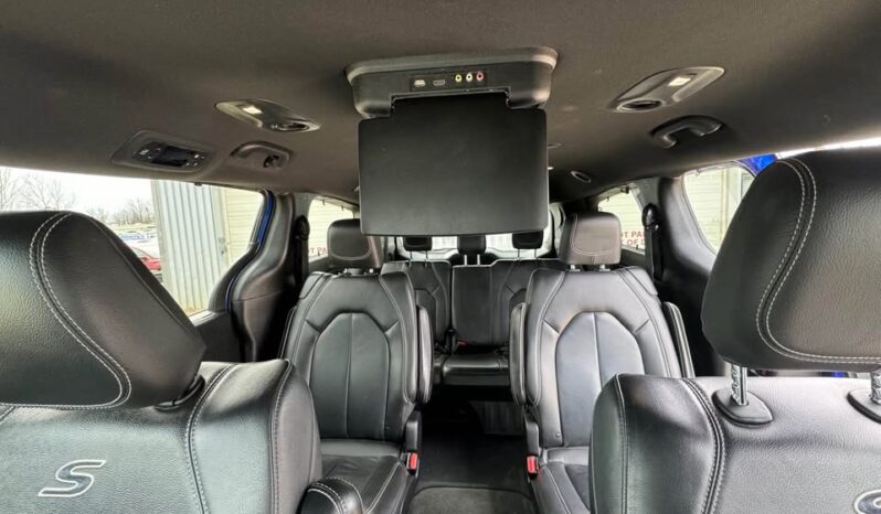 
								2020 CHRYSLER PACIFICA TOURING L fully loaded clean title full									