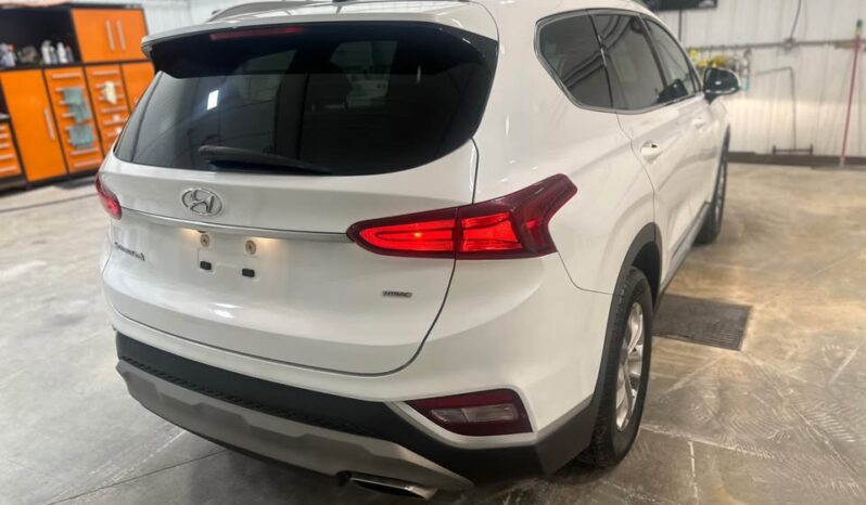 
								2019 HYUNDAI SANTA FE clean title AWD full									