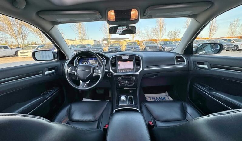 
								2016 CHRYSLER 300 TURNING fully loaded clean title full									