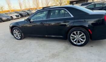 
										2016 CHRYSLER 300 TURNING fully loaded clean title full									