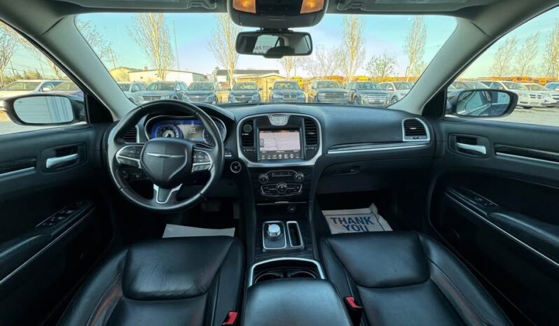 
								2016 CHRYSLER 300 TURNING fully loaded clean title full									
