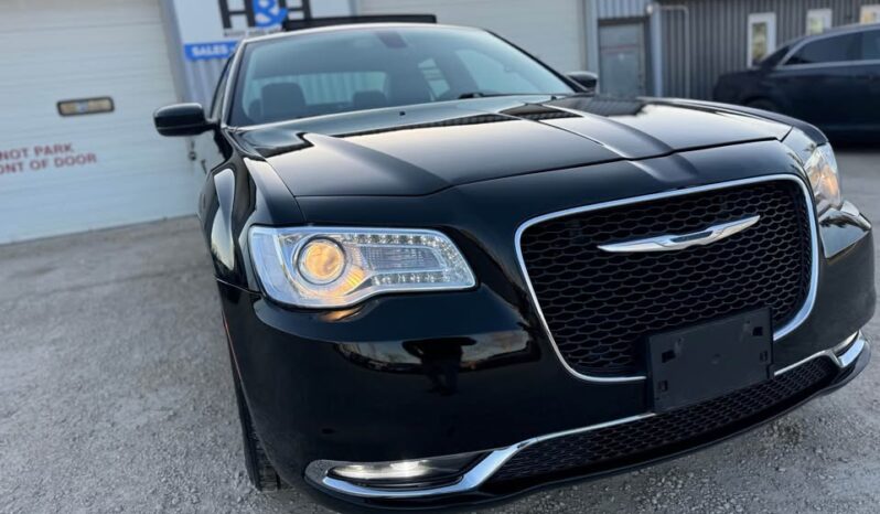 
								2016 CHRYSLER 300 TURNING fully loaded clean title full									