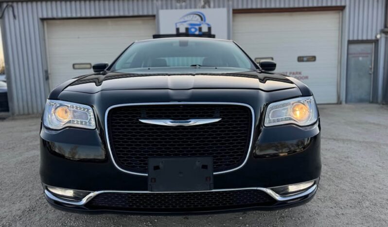 
								2016 CHRYSLER 300 TURNING fully loaded clean title full									
