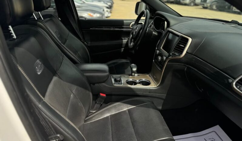 
								2014 JEEP GRAND CHEROKEE OVERLAND fully loaded clean title full									