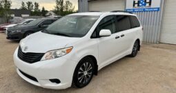 2014 TOYOTA SIENNA  CLEAN TITLE