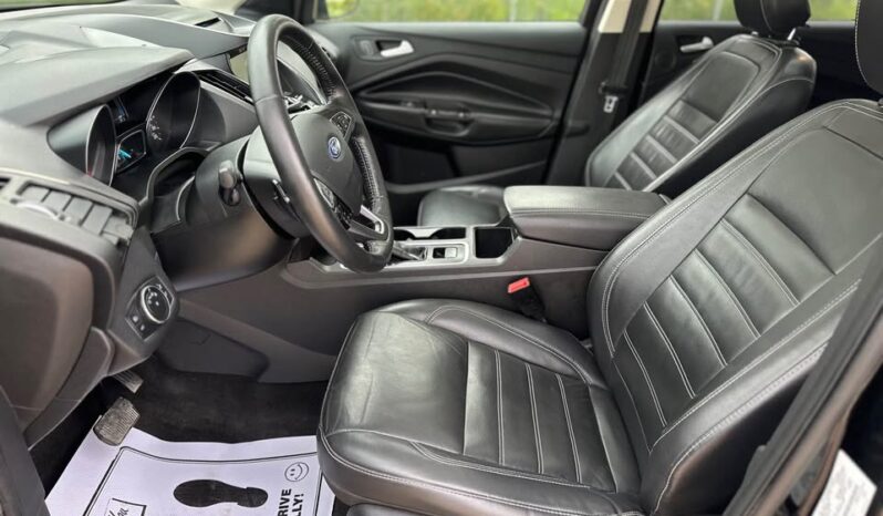 
								2018 FORD ESCAPE TITANIUM clean title fully loaded full									