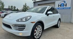 2013 PORSCHE CAYENNE, AWD clean title fully loaded