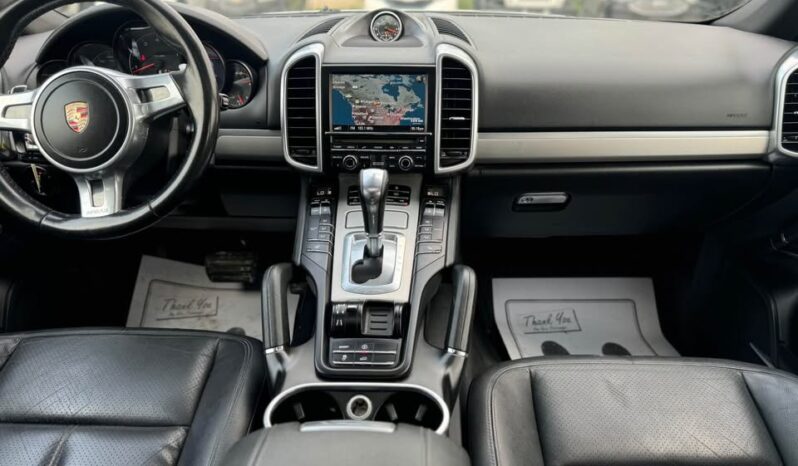 
								2013 PORSCHE CAYENNE, AWD clean title fully loaded full									