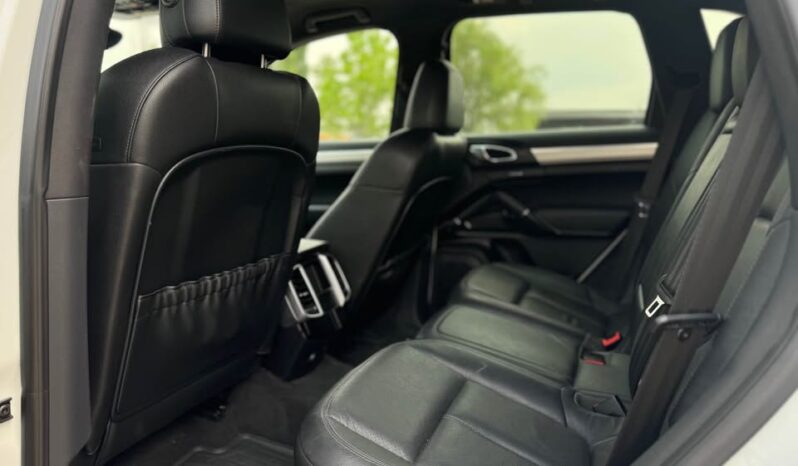 
								2013 PORSCHE CAYENNE, AWD clean title fully loaded full									