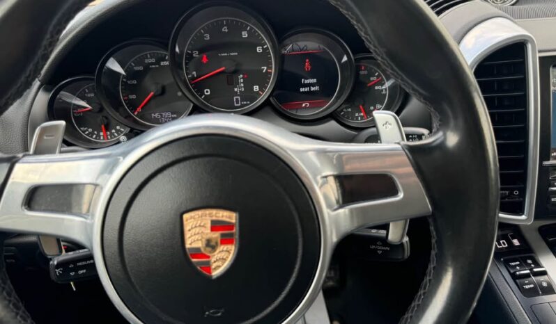 
								2013 PORSCHE CAYENNE, AWD clean title fully loaded full									