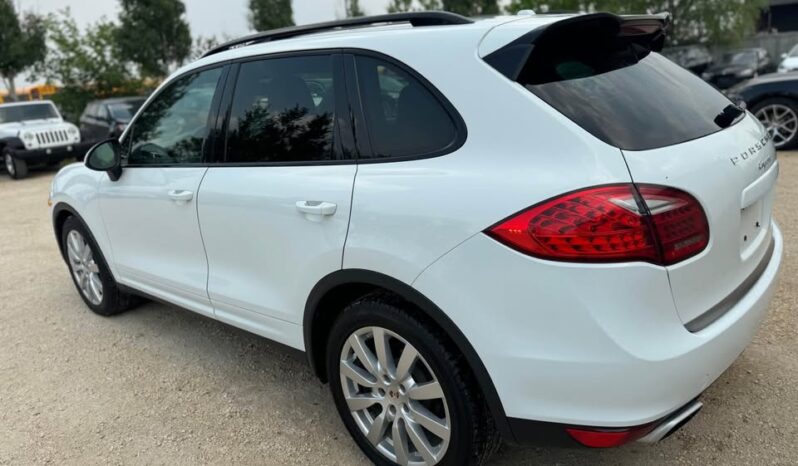 
								2013 PORSCHE CAYENNE, AWD clean title fully loaded full									
