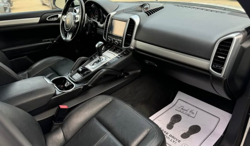 
								2013 PORSCHE CAYENNE, AWD clean title fully loaded full									