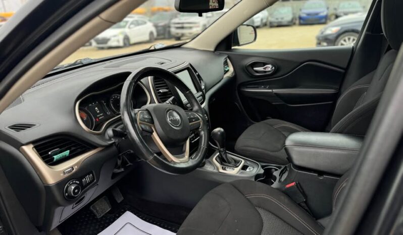 
								2016 JEEP CHEROKEE AWD clean title full									