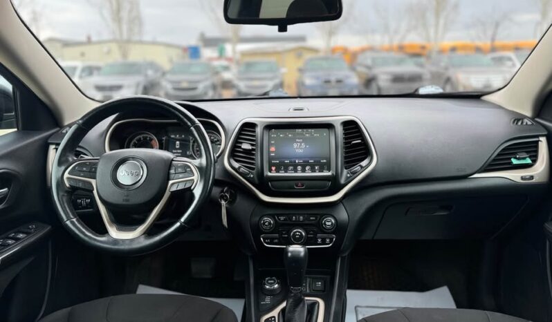 
								2016 JEEP CHEROKEE AWD clean title full									