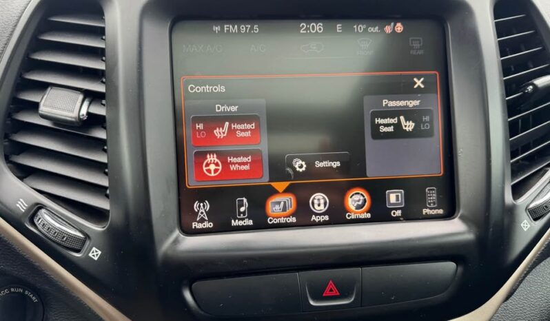 
								2016 JEEP CHEROKEE AWD clean title full									