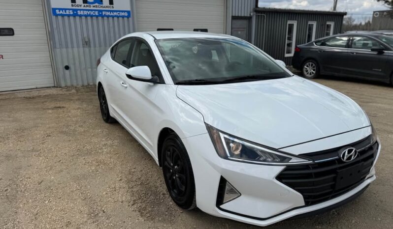 
								2020 HYUNDAI ELANTRA clean title full									