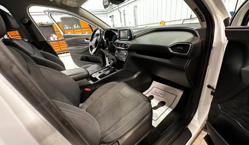 
								2019 HYUNDAI SANTA FE CLEAN TITLE AWD full									