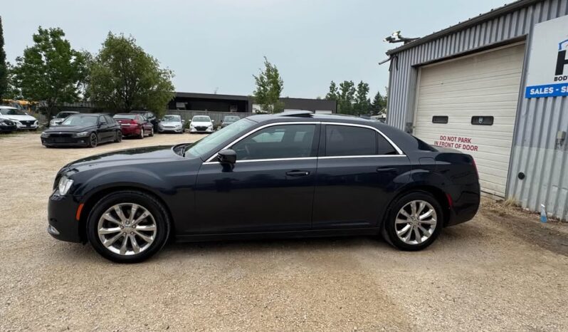 
								2018 CHRYSLER 300 limited  CLEAN TITLE FULLY LOADED full									