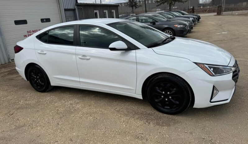 
								2020 HYUNDAI ELANTRA clean title full									