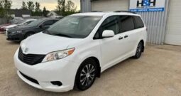 2014 TOYOTA SIENNA  CLEAN TITLE