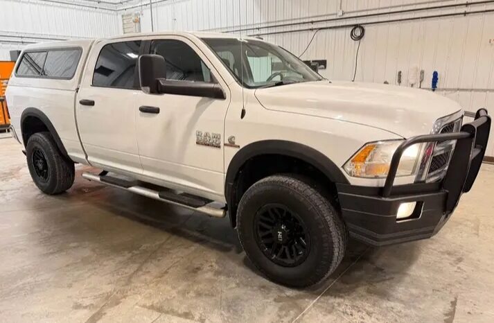 
								2014 DODGE RAM 3500 4X4 cylinder diesel turbo clean titl full									