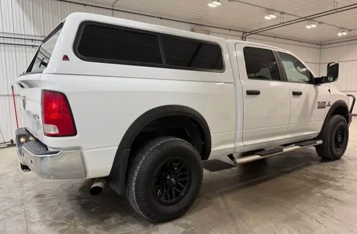 
								2014 DODGE RAM 3500 4X4 cylinder diesel turbo clean titl full									