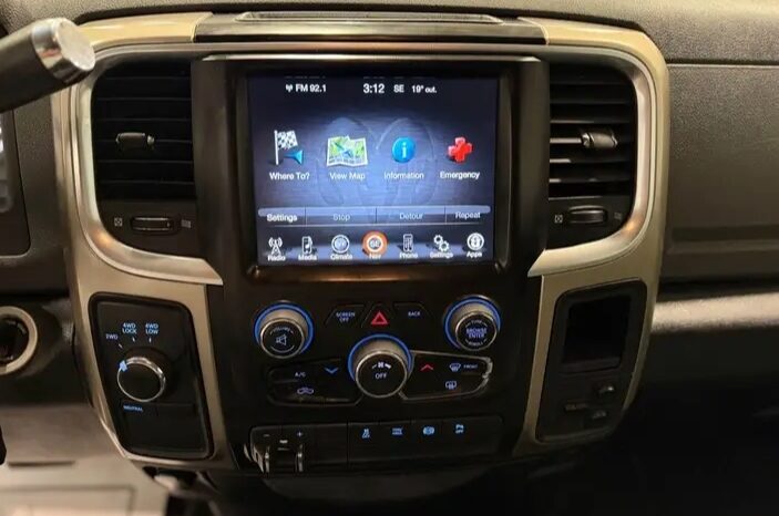 
								2014 DODGE RAM 3500 4X4 cylinder diesel turbo clean titl full									