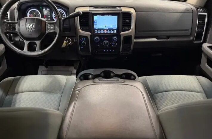 
								2014 DODGE RAM 3500 4X4 cylinder diesel turbo clean titl full									