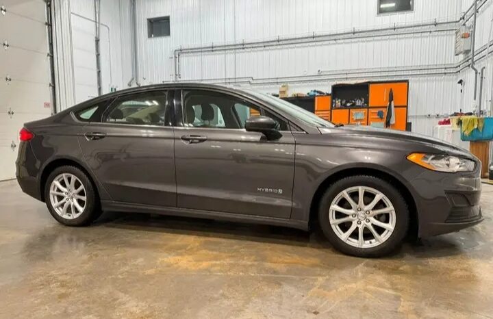 
								2019 FORD FUSION HYBRID  CLEAN TITLE full									