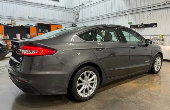 
								2019 FORD FUSION HYBRID  CLEAN TITLE full									