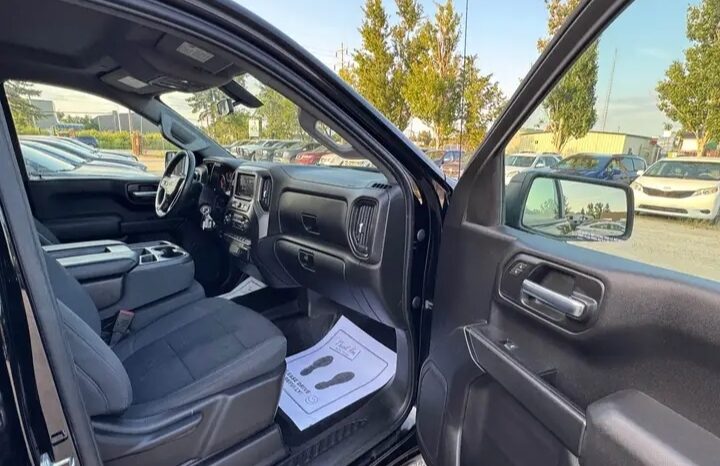 
								2021 CHEVROLET SILVERADO 1500 4X4 clean title full									