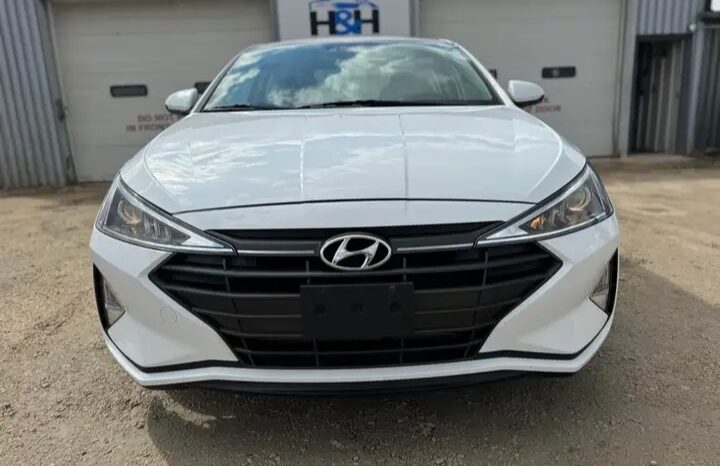 
								2020 HYUNDAI ELANTRA CLEAN TITLE  cheap on gas full									