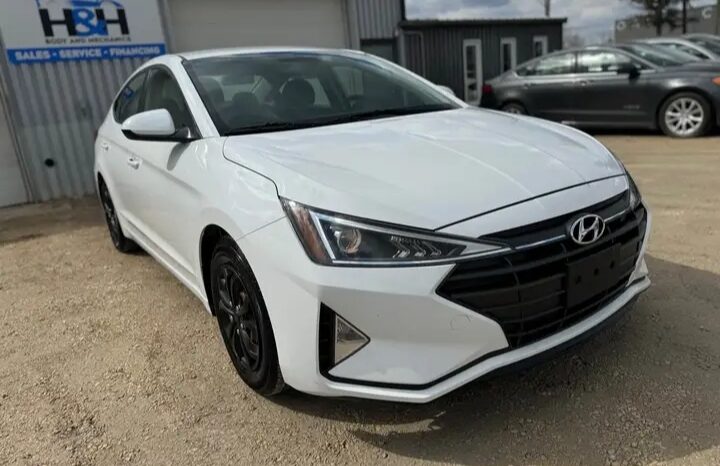 
								2020 HYUNDAI ELANTRA CLEAN TITLE  cheap on gas full									
