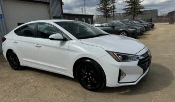 
										2020 HYUNDAI ELANTRA CLEAN TITLE  cheap on gas full									