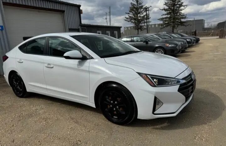 
								2020 HYUNDAI ELANTRA CLEAN TITLE  cheap on gas full									