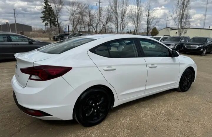 
								2020 HYUNDAI ELANTRA CLEAN TITLE  cheap on gas full									