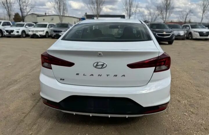 
								2020 HYUNDAI ELANTRA CLEAN TITLE  cheap on gas full									