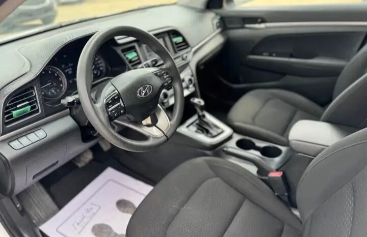 
								2020 HYUNDAI ELANTRA CLEAN TITLE  cheap on gas full									